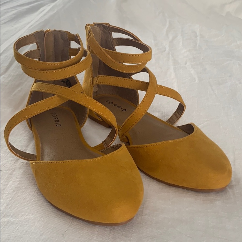 NWOT Yellow suede strappy flats